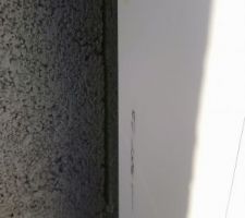 Ce n est pas faute d avoir prévenu le constructeur de la maison d à côté, mais il a fait une rayure sur le bardage qd même... Que faire