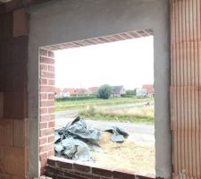 Contour de fen&ecirc;tres ma&ccedil;onn&eacute;s, pr&ecirc;t &agrave; accueillir les menuiseries.