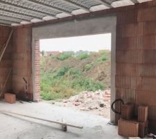 Contour de fen&ecirc;tres ma&ccedil;onn&eacute;s, pr&ecirc;t &agrave; accueillir les menuiseries.