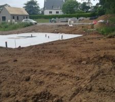 Dalle coul&eacute;e et terres remises en place