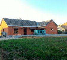 Suite de la sous toiture et 1ères tuiles posées