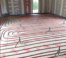 Rez de chauss&eacute;e,nappe chauffage sol pr&egrave;s &agrave; recevoir la chape liquide.