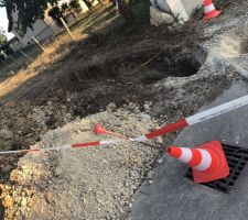 La viabilisation de notre terrain a commenc&eacute; Lundi il &eacute;tait temps ! 

On re&ccedil;oit nos offres de pr&ecirc;ts demain normalement ... &eacute;videment le facteur est pass&eacute; 2 matins de suite mais on bossait .. et monsieur n?a pas laiss&eacute; d?avis de passage ... c?est notre voisin qui nous a pr&eacute;venu ce midi grrrrrr ... 2/3 jours de perdu encore ...