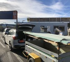 Ce matin récupération des plaques de placo et des montants profilés