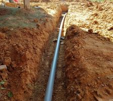 Pose et connexion des tubes de raccordement notre fosse passive