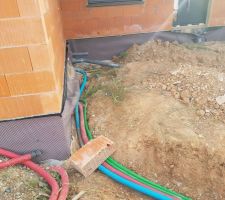 Pose et connexion des tubes de raccordement notre fosse passive