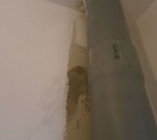 Retour de notre fuite dans les wc nous sommesle 22 septembre 2018 que du bonheur avec socoren !! l'année dernière fuite constaté le 13 novembre 2017 nous avons du attendre six mois pour avoir enfin l'intervention d'un couvreur au moi de mai 2018 pour la reprise étanchéité des sorties de toit, résultat retour à la case départ l'assurance est au courant depuis le 16 août 2018, malgré les appels telephonique de ma femme pour avoir une certaine personne de chez socoren au téléphone quand on appel l'agence il n'est jamais la et quand on l'appel sur sont portable depuis deux semaines en laissant des messages sur sont répondeur monsieur ne nous rappel même pas donc un conseil n'aller pas chez ce constructeur il ne sont pas sérieux très très déçut