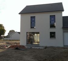 Enduit termin&eacute; tr&egrave;s contents du rendu :) ! 
Par contre je vous laisse constater le probl&egrave;me en bas de l'enduit. Il n'est pas assez descendu non ?