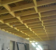 Fin du solivage avec entretoise