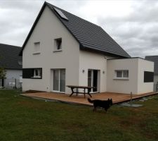 Terrasse avant bordures de finition et saturateur