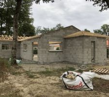 Finition des pignons et pose des seuils des ouvertures