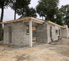 Finition des pignons et pose des seuils des ouvertures