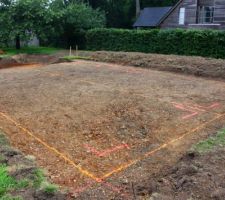 Traçage des fondations, côté maison. 14 juin