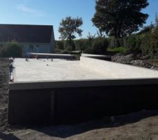 Dalle coulée, et murs de soutènement réalisés