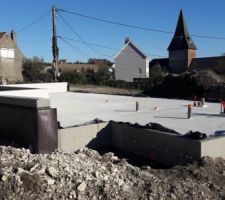 Dalle coulée, et murs de soutènement réalisés