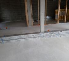 Rails pour plafond, murs, et cloisons