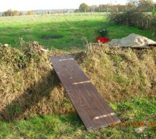 Terrain achet&eacute; en 2009. Pour acc&eacute;der on 
faisait avec les moyens du bord. Depuis on a fait faire un busage... c'est plus pratique pour la voiture !