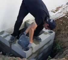 Construction de la cour anglaise pour l'accès au vide sanitaire