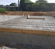 Plancher du garage en cours + dalle coulé de la maison