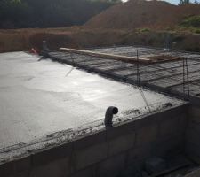 Plancher du garage en cours + dalle coulé de la maison