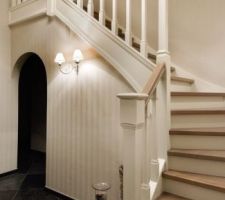 Escalier bois et blanc