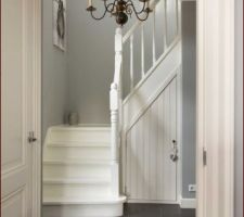 Escalier bois et blanc