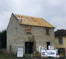 Raccord maison / charpente par les maçons