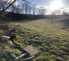 Photo de notre terrain l'hiver dernier prise quelques mois avant la décision d'achat.. et oui le terrain était hors budget mais nous avons craqué et feront finalement quelques concessions sur la maison..