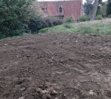 Dégagement terres et terrassement en cours