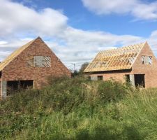 Les 2 maisons, vue du côté gauche.