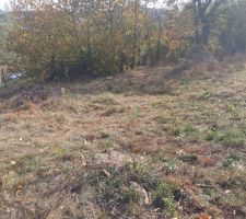 Le géomètre est passé le 05/10/18 pour implanter la maison avant le début des travaux.