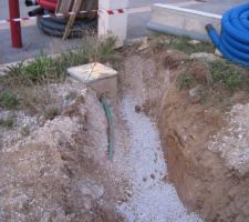 Terrassement : Continuité des réseaux (ici gaine verte diam 40 pour le téléphone)