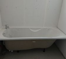 Baignoire posée avant carrelage