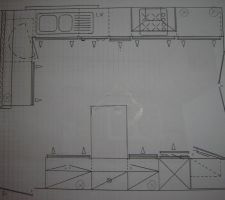 Plan 2D 
Porte-fenêtre vers la terrasse à droite.
Devant à gauche porte du cellier.