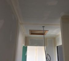 Les enduits sont bientôt finis.... encore une journée de boulot ! Prochaine étape la chape :-)