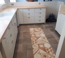 Cuisine travail perso mix caisson IKEA /bois brut hévéa / évier récup