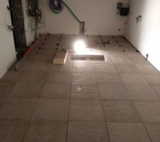 Fini la pose du carrelage pièce une du sous-sol
