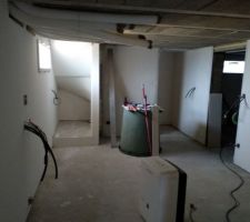 Sous-sol pièce 2 en cours enduit des plaques
