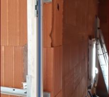 Porte de service Cuisine-Garage (83cm) - Probl&egrave;me de taille ! Les briques d&eacute;passent !!!