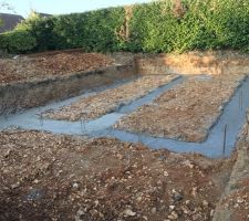 Les fondations ont enfin &eacute;t&eacute; coul&eacute;es ce jour apr&egrave;s 2 semaines d?inactivit&eacute; Dues &agrave; un changement de ma&ccedil;on et de CDT sur la foul&eacute;e...