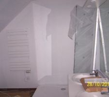 Notre salle d'eau et notre sèche-serviette