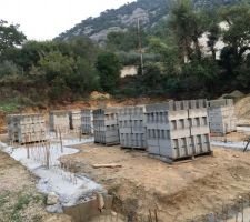 Parpaings à bancher livrés