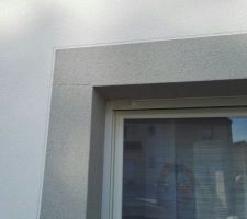 Fissure au niveau de la fenêtre du salon.
En attente de reprise.