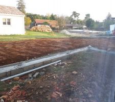 Début du terrassement et étalement des terres