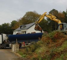 28 octobre 2010, le début du terrassement.
600m3 à évacuer en évitant le brise roche !!