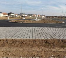 Les pavés marque les emplacements des véhicules