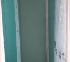 La douche - Placo blanc dans le fond ? + Retour à redécouper ...