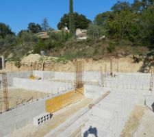 Avant coulage du béton dans agglos à bancher