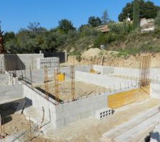 Avant coulage du béton dans agglos à bancher