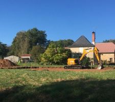 Une photo des débuts du terrassement implantation